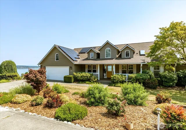 Photo 3 of Single family home for sale at 4633 Tanner View Dr, Clinton, WA 98236 | MLS# NWM2581187 | Listing updated on 2026-10-01