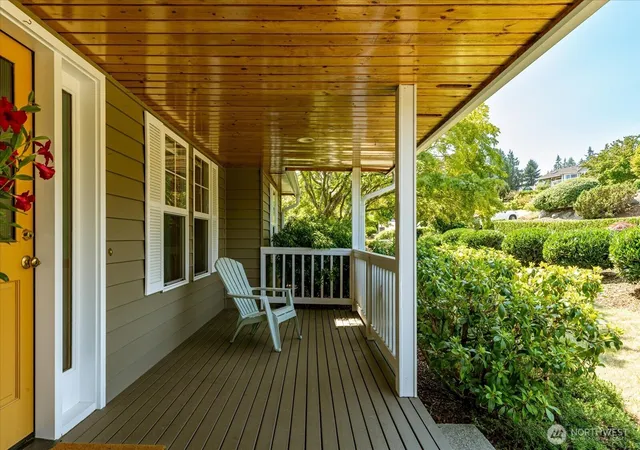 Photo 4 of Single family home for sale at 4633 Tanner View Dr, Clinton, WA 98236 | MLS# NWM2581187 | Listing updated on 2026-10-01