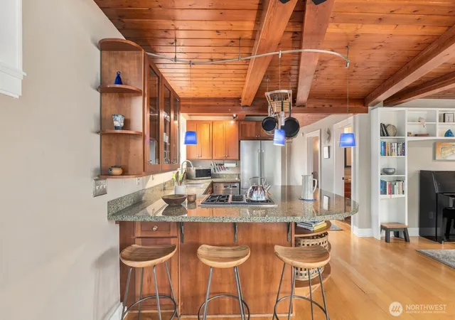 Photo 4 of Sale Pending at 3146 Portage Bay Pl E #N, Seattle, WA 98102 | MLS# NWM2581191 | Listing updated on 2026-09-30