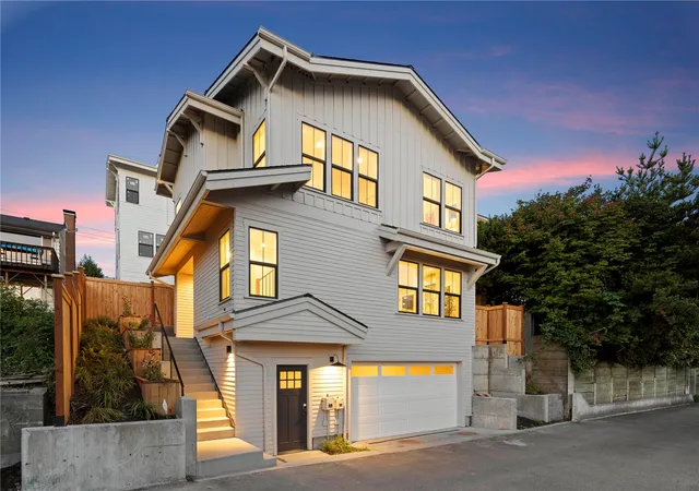 Condo for sale at 3245 13th Avenue W, Seattle, WA 98119 | MLS# NWM2581204
