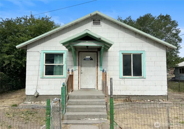 Photo 1 of Single family home for sale at 428 Garfield St, Omak, WA 98841 | MLS# NWM2581209 | Listing updated on 2026-10-09