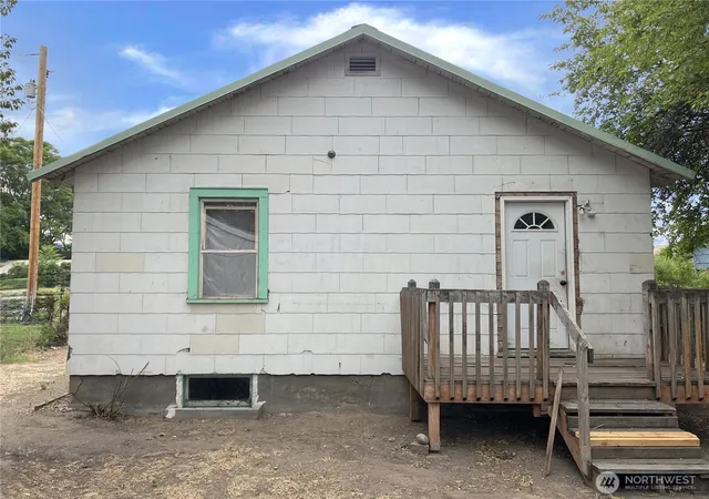 Photo 3 of Single family home for sale at 428 Garfield St, Omak, WA 98841 | MLS# NWM2581209 | Listing updated on 2026-10-09