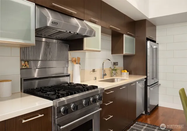 Photo 4 of Sale Pending at 2911 2nd Avenue #704, Seattle, WA 98121 | MLS# NWM2581233 | Listing updated on 2026-09-26