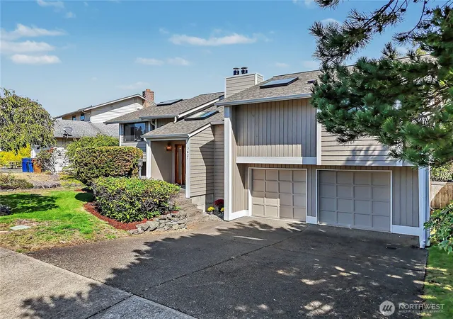 Photo 2 of Sale Pending at 3821 Commencement Bay Dr N, Tacoma, WA 98407 | MLS# NWM2581247 | Listing updated on 2026-09-24
