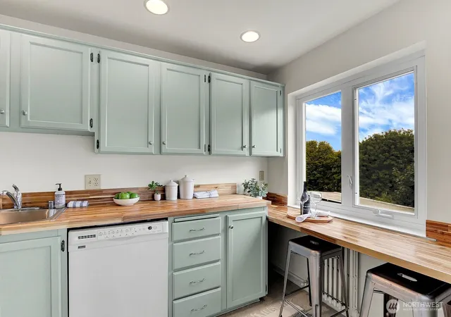 Photo 4 of Single family home for sale at 1800 Taylor Ave N #102, Seattle, WA 98109 | MLS# NWM2581249 | Listing updated on 2026-09-30