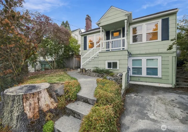 Photo 2 of Single family home for sale at 6043 37th Avenue Ne, Seattle, WA 98115 | MLS# NWM2581257 | Listing updated on 2026-10-01