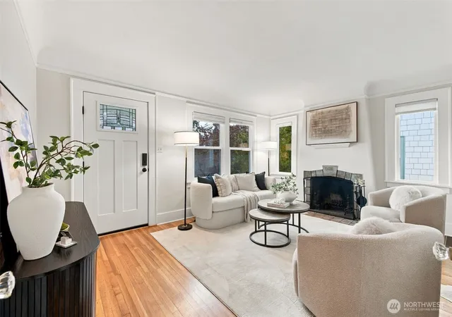 Photo 4 of Single family home for sale at 6043 37th Avenue NE, Seattle, WA 98115 | MLS# NWM2581257 | Listing updated on 2026-10-01