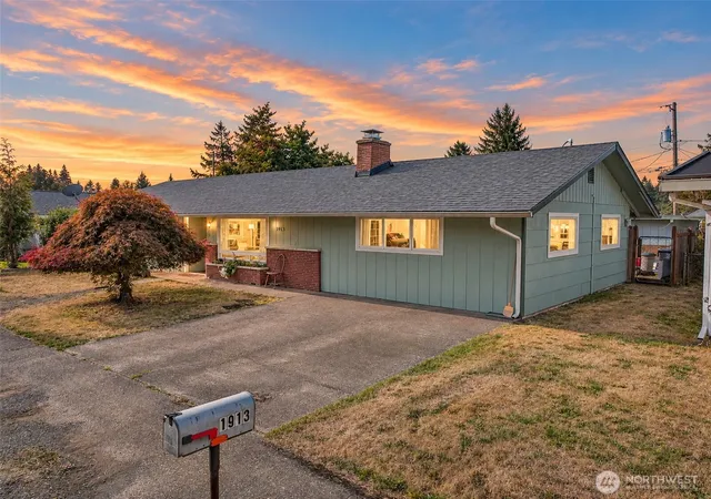 Photo 1 of Single family home for sale at 1913 King St, Shelton, WA 98584 | MLS# NWM2581265 | Listing updated on 2026-09-25