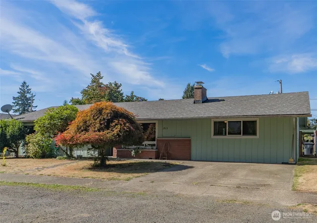 Photo 3 of Single family home for sale at 1913 King St, Shelton, WA 98584 | MLS# NWM2581265 | Listing updated on 2026-09-25