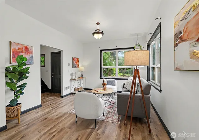 Photo 4 of Single family home for sale at 949 25th Avenue S, Seattle, WA 98144 | MLS# NWM2581282 | Listing updated on 2026-09-20