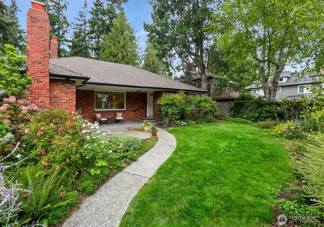 Photo 1 of Single family home for sale at 10527 23rd Avenue Ne, Seattle, WA 98125 | MLS# NWM2581283 | Listing updated on 2026-09-26