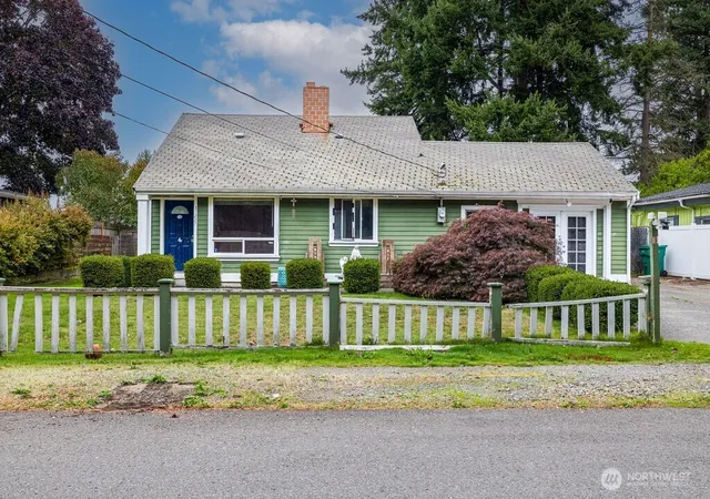 Single family home for sale at 31227 7th Avenue S, Federal Way, WA 98003 | MLS# NWM2581284
