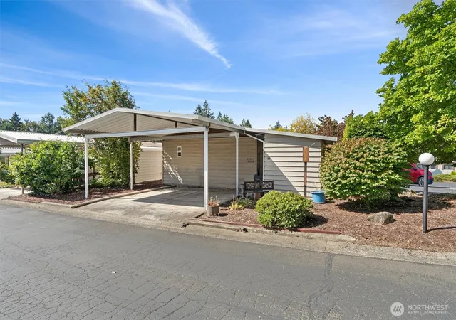 Photo 3 of Manufactured home for sale at 22023 107th Avenue Se #88, Kent, WA 98031 | MLS# NWM2581288 | Listing updated on 2026-09-19