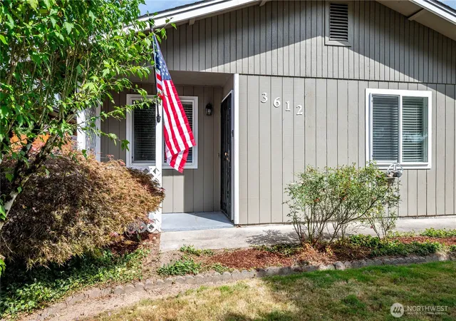 Photo 2 of Sale Pending at 3612 Ocean Beach Hwy, Longview, WA 98632 | MLS# NWM2581313 | Listing updated on 2026-09-29