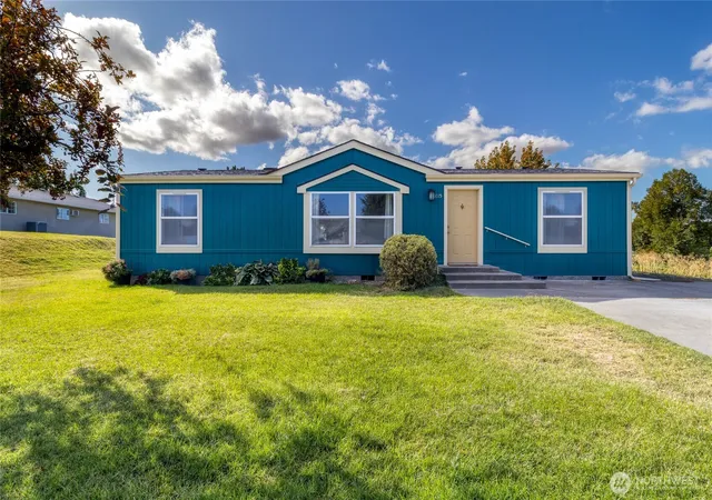 Manufactured home for sale at 1015 W Whitman Dr, Walla Walla, WA 99362 | MLS# NWM2581317