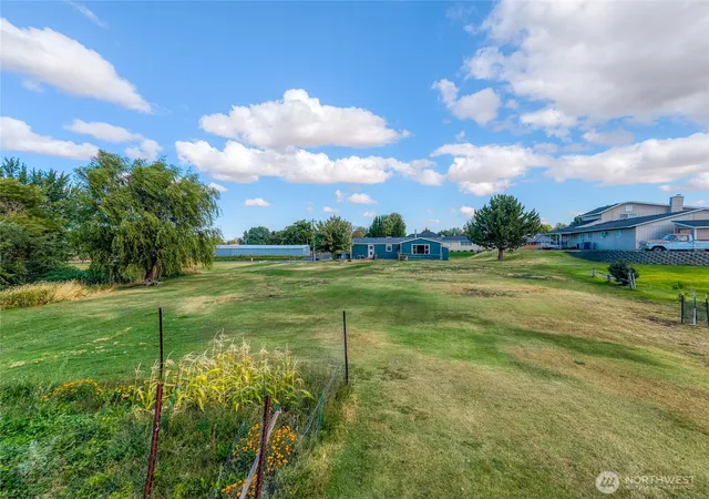 Photo 3 of Manufactured home for sale at 1015 W Whitman Dr, Walla Walla, WA 99362 | MLS# NWM2581317 | Listing updated on 2026-09-25