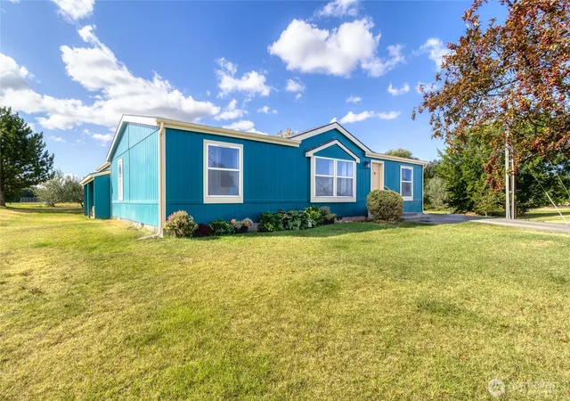 Photo 3 of Manufactured home for sale at 1015 W Whitman Dr, Walla Walla, WA 99362 | MLS# NWM2581317 | Listing updated on 2026-09-25