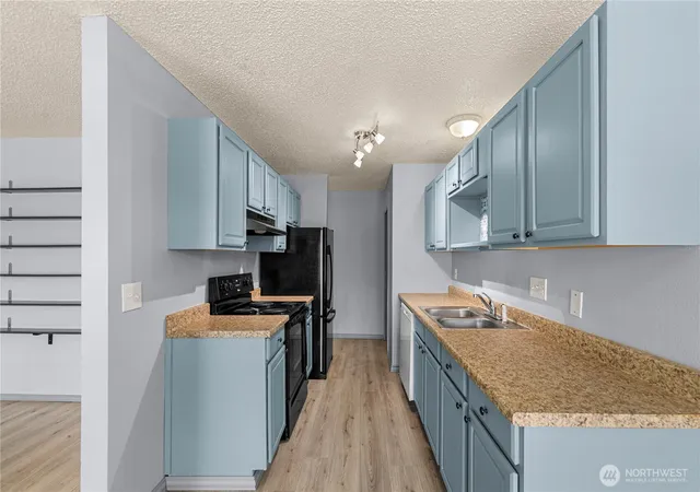 Photo 4 of Condo for sale at 10 S Cove Ave #29, Wenatchee, WA 98801 | MLS# NWM2581331 | Listing updated on 2026-09-19