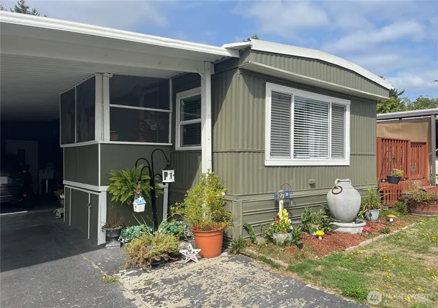 Photo 3 of Manufactured home for sale at 25739 135th Avenue Se #27, Kent, WA 98042 | MLS# NWM2581332 | Listing updated on 2026-09-21