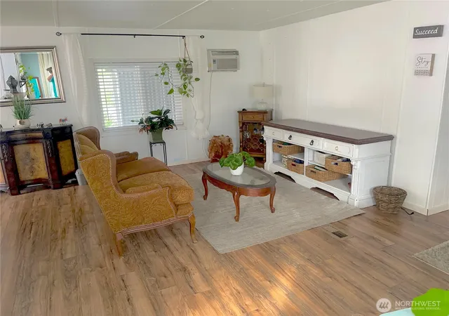 Photo 4 of Manufactured home for sale at 25739 135th Avenue SE #27, Kent, WA 98042 | MLS# NWM2581332 | Listing updated on 2026-09-21