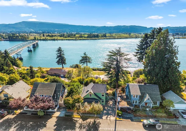Photo 1 of Sale Pending at 330 Columbia St, Cathlamet, WA 98612 | MLS# NWM2581337 | Listing updated on 2026-09-29