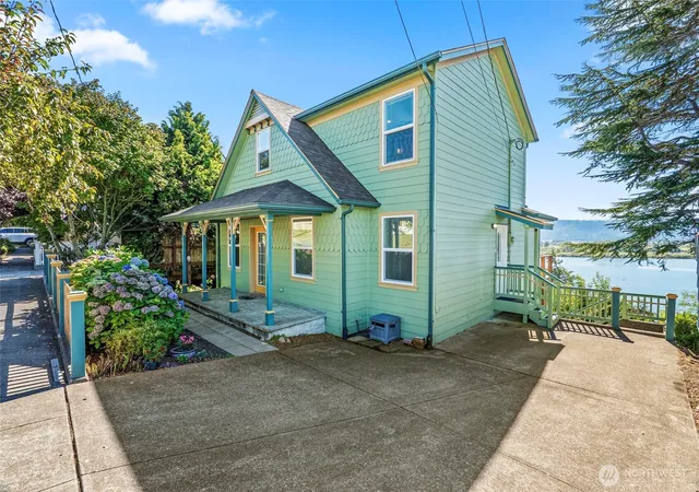 Photo 2 of Sale Pending at 330 Columbia St, Cathlamet, WA 98612 | MLS# NWM2581337 | Listing updated on 2026-09-29