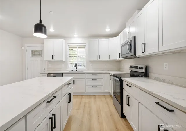 Photo 4 of Single family home for sale at 8621 S M St, Tacoma, WA 98444 | MLS# NWM2581343 | Listing updated on 2026-10-01