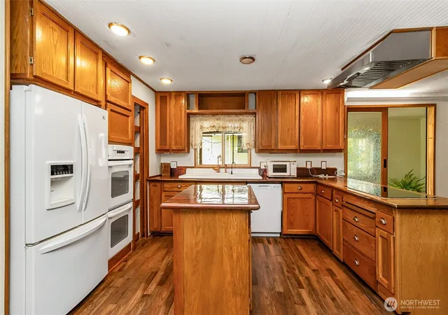 Photo 3 of Manufactured home for sale at 815 124th Street Sw #10, Everett, WA 98204 | MLS# NWM2581344 | Listing updated on 2026-09-30