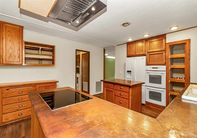 Photo 3 of Manufactured home for sale at 815 124th Street SW #10, Everett, WA 98204 | MLS# NWM2581344 | Listing updated on 2026-09-30