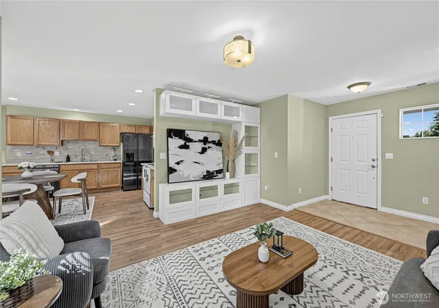 Photo 3 of Sale Pending at 4401 S 333rd Street, Federal Way, WA 98001 | MLS# NWM2581349 | Listing updated on 2026-09-17