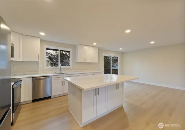 Photo 3 of Single family home for sale at 14522 Ne 5th Street, Bellevue, WA 98007 | MLS# NWM2581359 | Listing updated on 2026-09-25