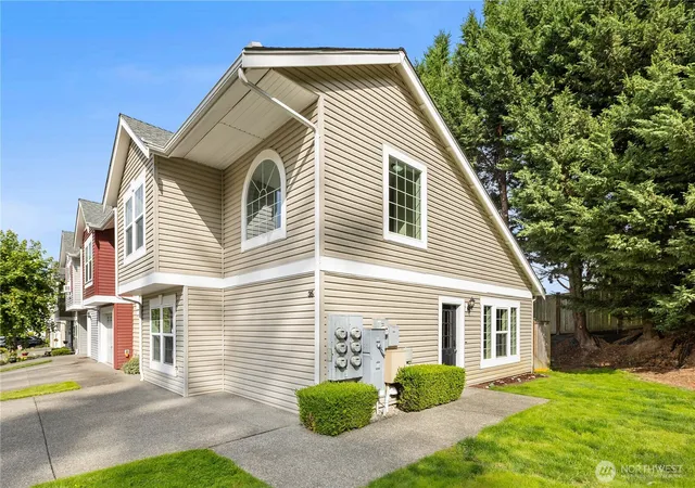 Photo 3 of Condo for sale at 10511 140th Street Ct E #35, Puyallup, WA 98374 | MLS# NWM2581386 | Listing updated on 2026-09-30