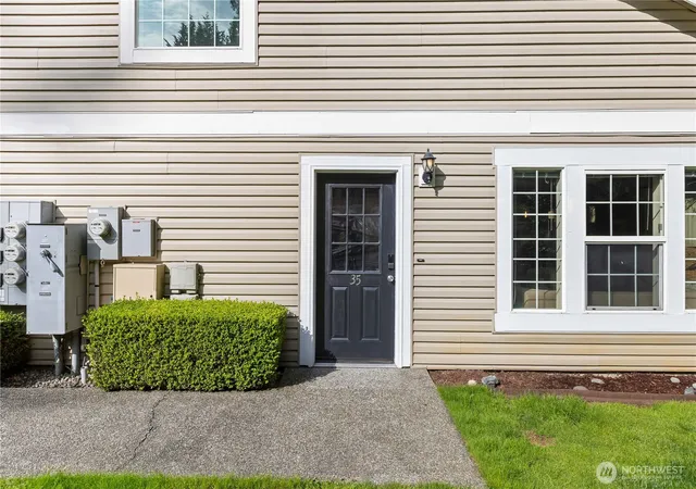 Photo 3 of Condo for sale at 10511 140th Street Ct E #35, Puyallup, WA 98374 | MLS# NWM2581386 | Listing updated on 2026-09-30