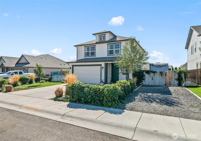 Photo 2 of Single family home for sale at 502 Ne L St, Quincy, WA 98848 | MLS# NWM2581390 | Listing updated on 2026-09-30