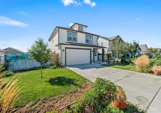 Photo 3 of Single family home for sale at 502 Ne L St, Quincy, WA 98848 | MLS# NWM2581390 | Listing updated on 2026-09-30