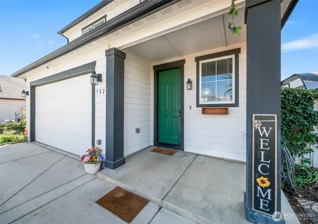 Photo 3 of Single family home for sale at 502 NE L St, Quincy, WA 98848 | MLS# NWM2581390 | Listing updated on 2026-09-30