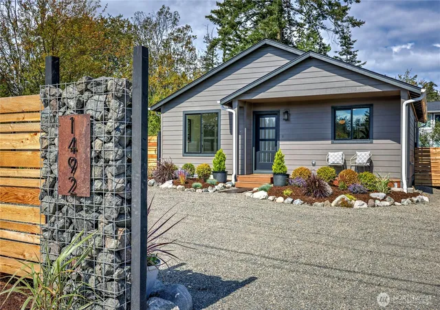 Photo 1 of Single family home for sale at 1492 Hastings Ave, Port Townsend, WA 98368 | MLS# NWM2581402 | Listing updated on 2026-09-21