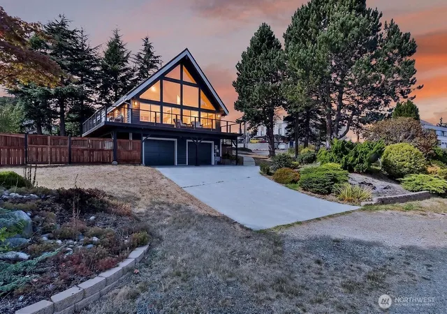 Photo 1 of Sale Pending at 627 Wilson St, Port Townsend, WA 98368 | MLS# NWM2581403 | Listing updated on 2026-09-25