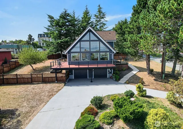 Photo 2 of Sale Pending at 627 Wilson St, Port Townsend, WA 98368 | MLS# NWM2581403 | Listing updated on 2026-09-25