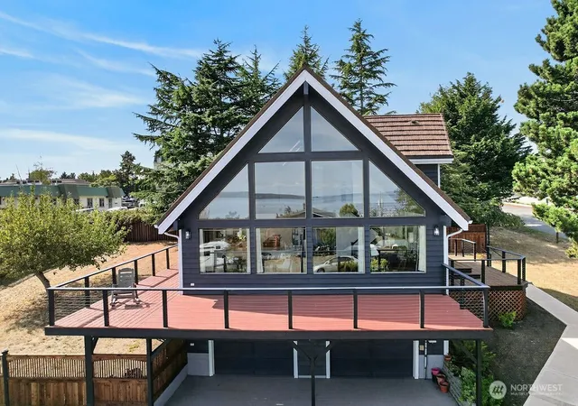 Photo 3 of Sale Pending at 627 Wilson St, Port Townsend, WA 98368 | MLS# NWM2581403 | Listing updated on 2026-09-25