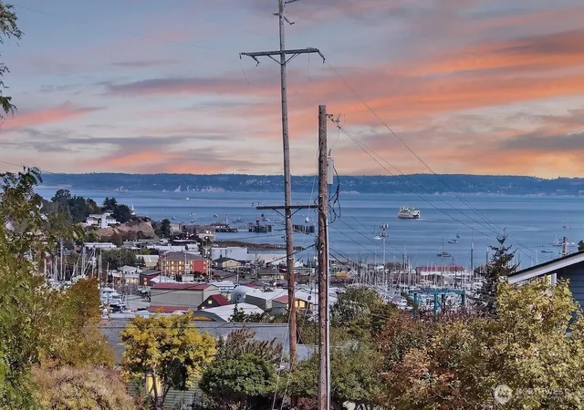 Photo 3 of Sale Pending at 627 Wilson St, Port Townsend, WA 98368 | MLS# NWM2581403 | Listing updated on 2026-09-25
