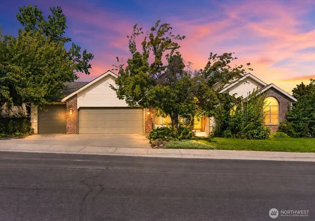 Photo 1 of Single family home for sale at 102 View Meadows Ct, Richland, WA 99352 | MLS# NWM2581410 | Listing updated on 2026-09-24