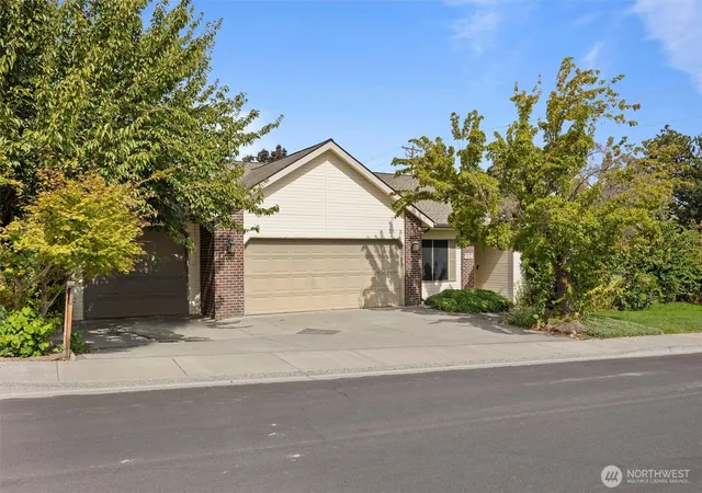 Photo 2 of Single family home for sale at 102 View Meadows Ct, Richland, WA 99352 | MLS# NWM2581410 | Listing updated on 2026-09-24