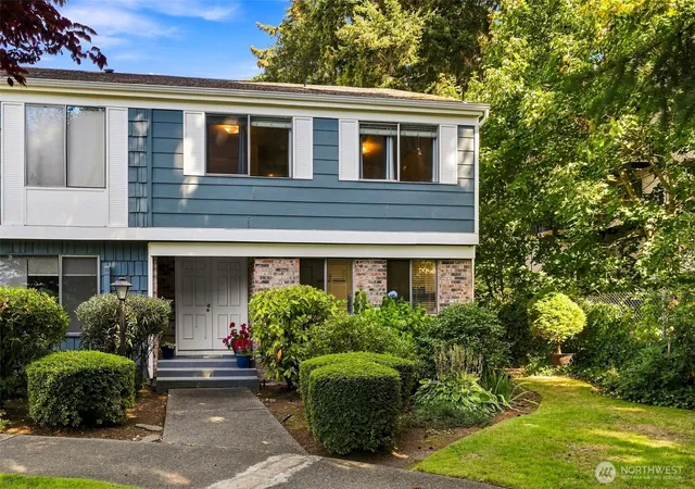 Photo 1 of Townhouse for sale at 8638 Onyx Dr Sw #E, Lakewood, WA 98498 | MLS# NWM2581430 | Listing updated on 2026-09-26