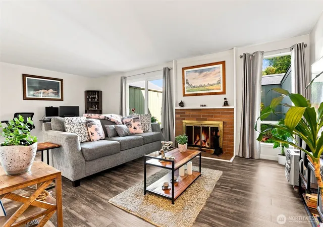 Photo 2 of Townhouse for sale at 8638 Onyx Dr Sw #E, Lakewood, WA 98498 | MLS# NWM2581430 | Listing updated on 2026-09-26