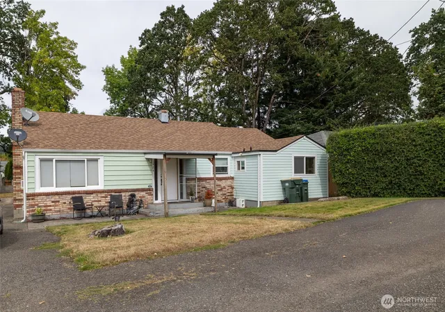 Photo 1 of Single family home for sale at 1424 Kelly Ave Sw, Chehalis, WA 98532 | MLS# NWM2581438 | Listing updated on 2026-09-28