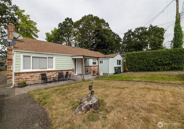 Photo 2 of Single family home for sale at 1424 Kelly Ave Sw, Chehalis, WA 98532 | MLS# NWM2581438 | Listing updated on 2026-09-28