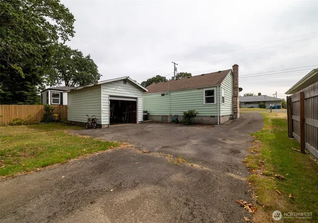 Photo 3 of Single family home for sale at 1424 Kelly Ave Sw, Chehalis, WA 98532 | MLS# NWM2581438 | Listing updated on 2026-09-28