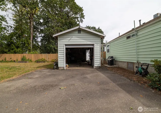 Photo 3 of Single family home for sale at 1424 Kelly Ave SW, Chehalis, WA 98532 | MLS# NWM2581438 | Listing updated on 2026-09-28
