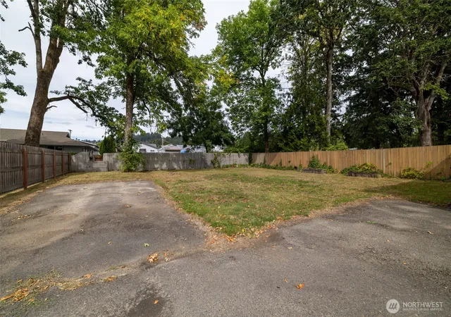 Photo 4 of Single family home for sale at 1424 Kelly Ave SW, Chehalis, WA 98532 | MLS# NWM2581438 | Listing updated on 2026-09-28
